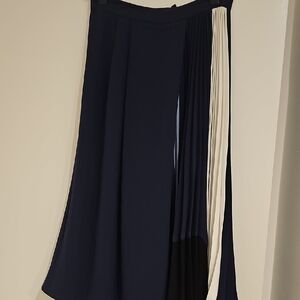 Elegant Navy and Cream Pleated Skort